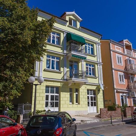 Apartments Villa Katarina Selce Exteriör bild