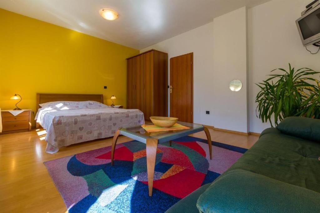 Apartments Villa Katarina Selce Exteriör bild