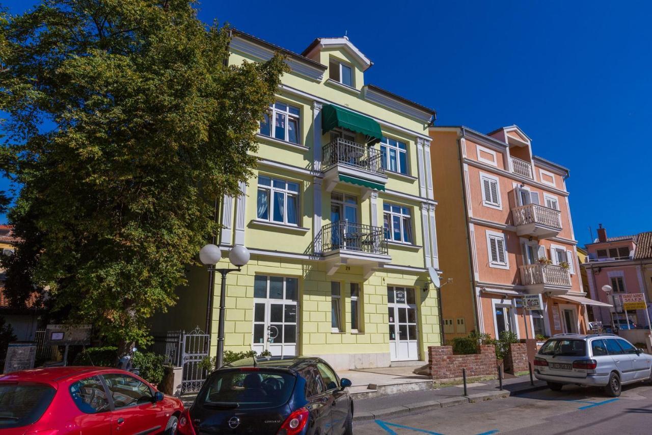 Apartments Villa Katarina Selce Exteriör bild